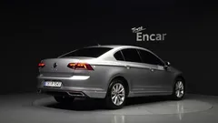 2021 Volkswagen Passat 2.0 TDI Premium, серебристый — фото 2