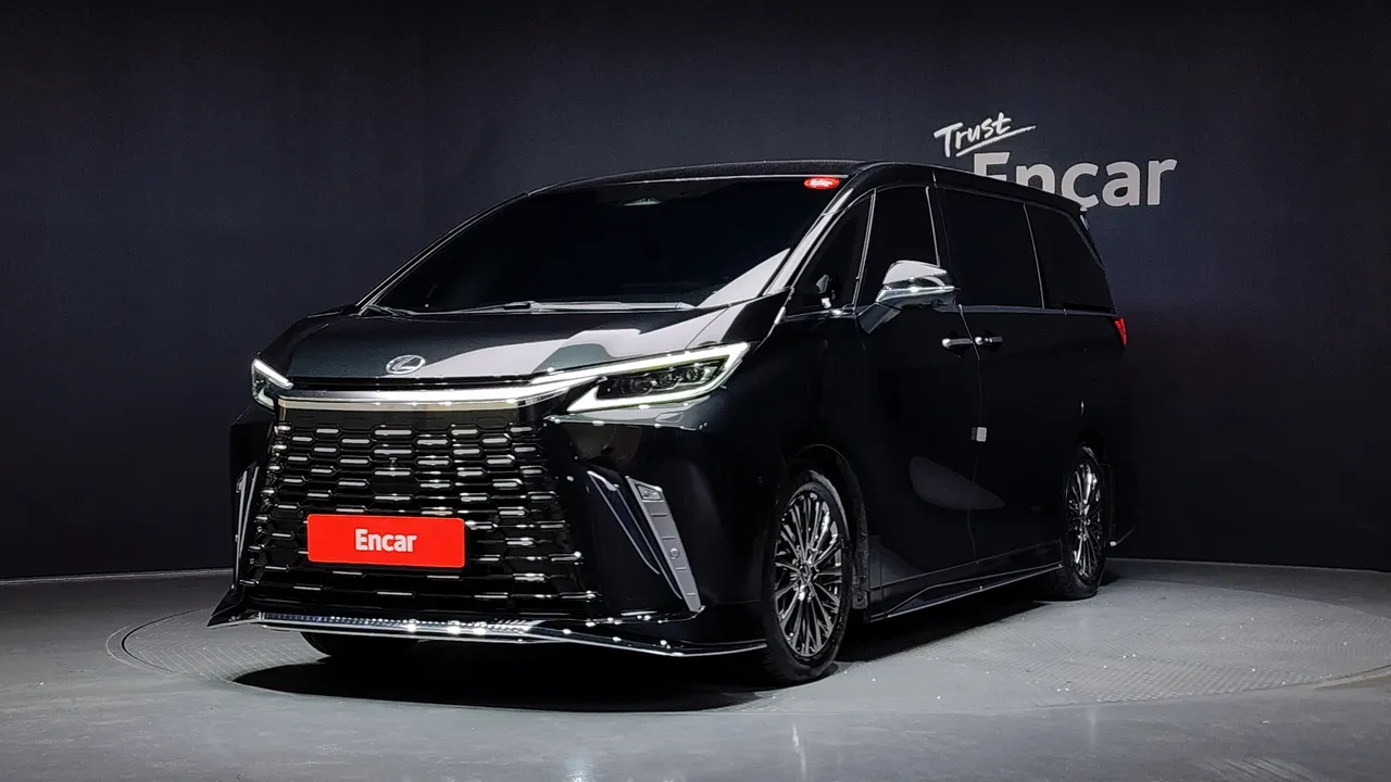 2025 Lexus LM 500h Royal