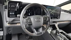 2025 Lexus LM 500h Royal — фото 13