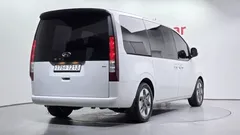 2022 Hyundai Staria 4WD Tourer 9-Seater — фото 2