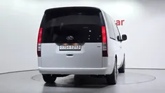 2022 Hyundai Staria 4WD Tourer 9-Seater — фото 4