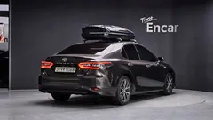 2022 Toyota Camry 2.5 XLE Hybrid, серый — фото 2
