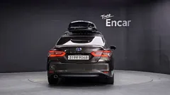 2022 Toyota Camry 2.5 XLE Hybrid, серый — фото 4