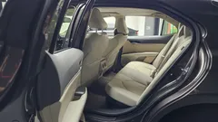 2022 Toyota Camry 2.5 XLE Hybrid, серый — фото 11