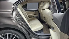 2022 Toyota Camry 2.5 XLE Hybrid, серый — фото 12