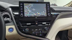 2022 Toyota Camry 2.5 XLE Hybrid, серый — фото 14