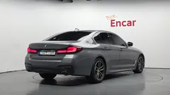 2023 BMW 5-Series 520i M Sport — фото 2