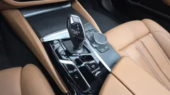 2023 BMW 5-Series 520i M Sport — фото 9