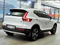 2022 Volvo XC40 B4 Inscription — фото 4