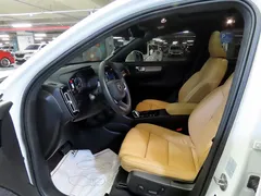 2022 Volvo XC40 B4 Inscription — фото 6