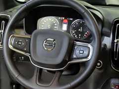 2022 Volvo XC40 B4 Inscription — фото 8