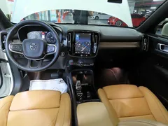2022 Volvo XC40 B4 Inscription — фото 10