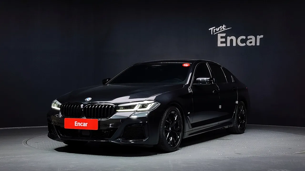 2022 BMW 5-Series 520i M Sport