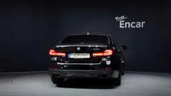 2022 BMW 5-Series 520i M Sport, чёрный — фото 4