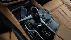 2022 BMW 5-Series 520i M Sport, чёрный — фото 9