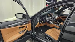 2022 BMW 5-Series 520i M Sport, чёрный — фото 10