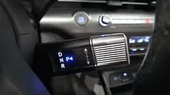 2023 Hyundai Kona Premium, серый — фото 9