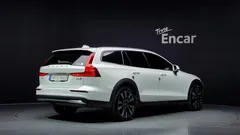 2023 Volvo V60 B5 Ultimate AWD — фото 2