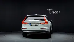 2023 Volvo V60 B5 Ultimate AWD — фото 4