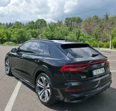 2023 Audi Q8 55 TFSI Quattro Premium, чёрный — фото 2