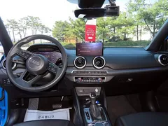 2023 Audi Q2 35 TDI Premium, голубой — фото 7