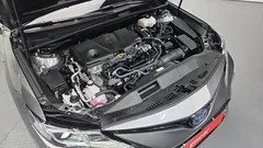 2023 Toyota Camry 2.5 LE Hybrid, серо-серебристый — фото 6