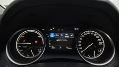 2023 Toyota Camry 2.5 LE Hybrid, серо-серебристый — фото 8