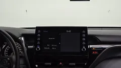 2023 Toyota Camry 2.5 LE Hybrid, серо-серебристый — фото 16