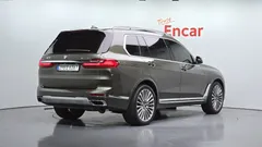 2022 BMW X7 xDrive 40i Design Pure Excellence 7-Seater, 연금색 — фото 2