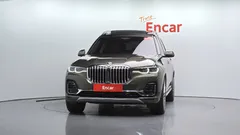 2022 BMW X7 xDrive 40i Design Pure Excellence 7-Seater, 연금색 — фото 3