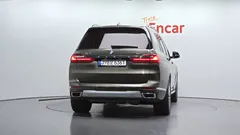 2022 BMW X7 xDrive 40i Design Pure Excellence 7-Seater, 연금색 — фото 4
