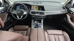 2022 BMW X7 xDrive 40i Design Pure Excellence 7-Seater, 연금색 — фото 14