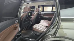 2022 BMW X7 xDrive 40i Design Pure Excellence 7-Seater, 연금색 — фото 15