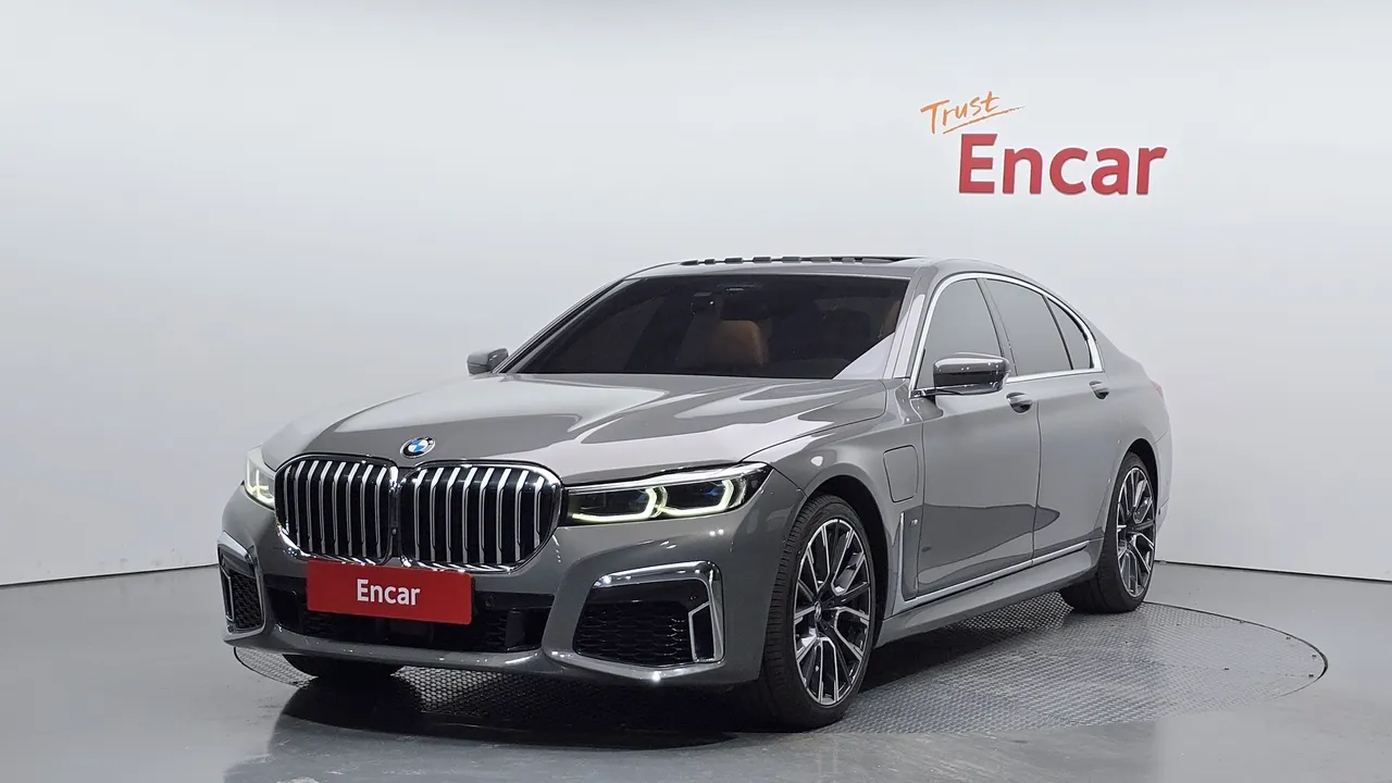 2021 BMW 7-Series 745e iPerformance M Sport