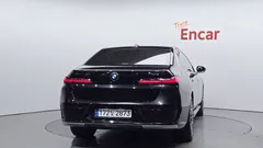 2023 BMW 7-Series 740d xDrive Design Pure Excellence, чёрный — фото 4