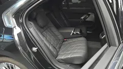 2023 BMW 7-Series 740d xDrive Design Pure Excellence, чёрный — фото 16