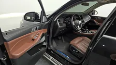 2021 BMW X7 xDrive 40i Design Pure Excellence 7-Seater, чёрный — фото 10