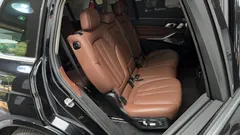 2021 BMW X7 xDrive 40i Design Pure Excellence 7-Seater, чёрный — фото 12