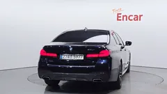 2022 BMW 5-Series 520i M Sport — фото 4
