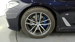 2022 BMW 5-Series 520i M Sport — фото 5
