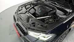 2022 BMW 5-Series 520i M Sport — фото 6