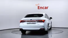 2022 Toyota Avalon 2.5 Hybrid, белый — фото 4