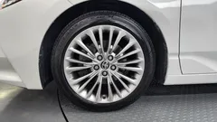 2022 Toyota Avalon 2.5 Hybrid, белый — фото 5
