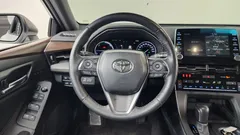 2022 Toyota Avalon 2.5 Hybrid, белый — фото 13