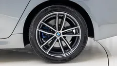 2023 BMW 5-Series 520i M Sport — фото 5