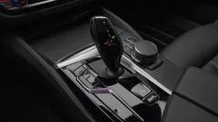 2023 BMW 5-Series 520i M Sport — фото 17