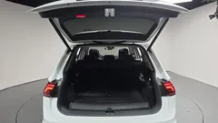 2023 Volkswagen Tiguan 2.0 TSI Prestige, белый — фото 20