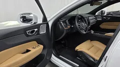 2022 Volvo XC60 B6 Inscirtion — фото 10