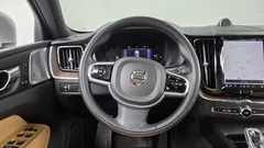 2022 Volvo XC60 B6 Inscirtion — фото 12