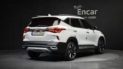 2023 Kia Seltos Gasoline 1.6 Turbo 4WD, белый — фото 2